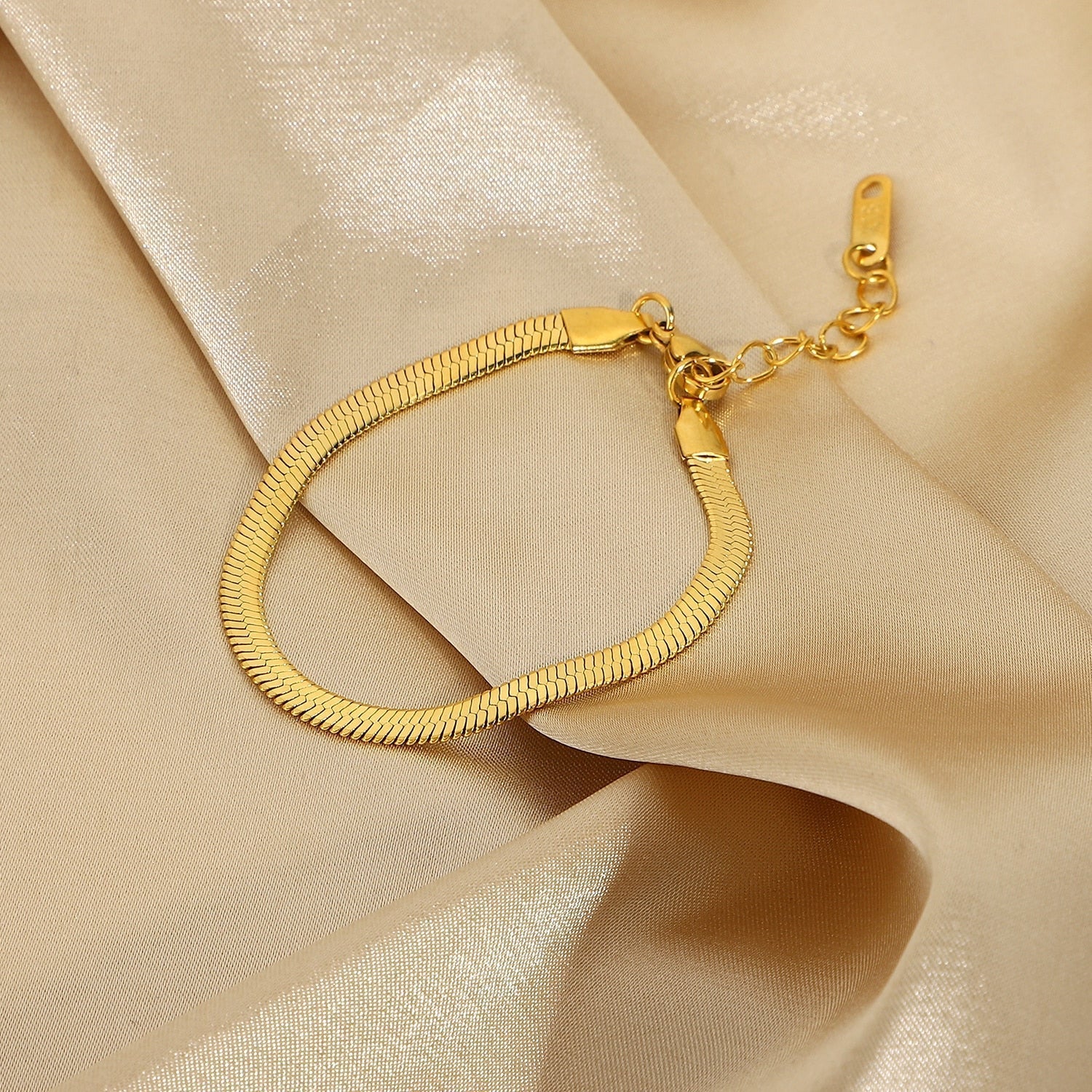 PURELY YOURS - ELLAINE HERRINGBONE BRACELET GOLD