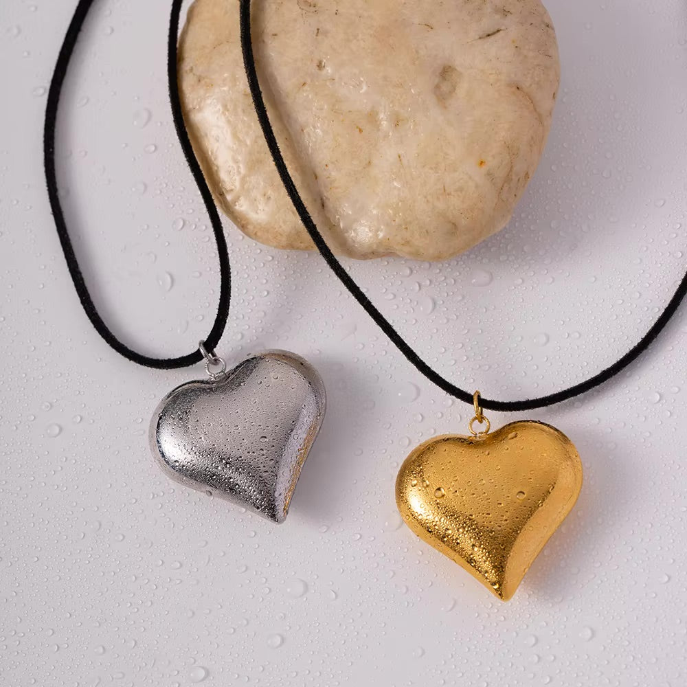 PURELY YOURS - LAVINE HEART NECKLACE