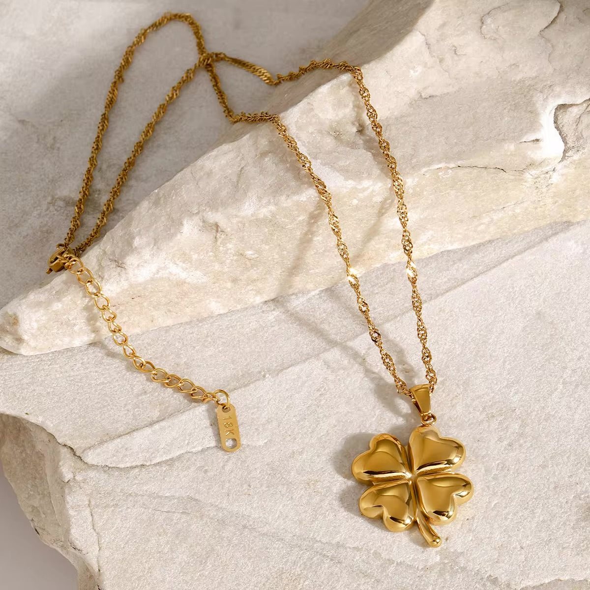 PURELY YOURS - ELLA CLOVER GOLD NECKLACE