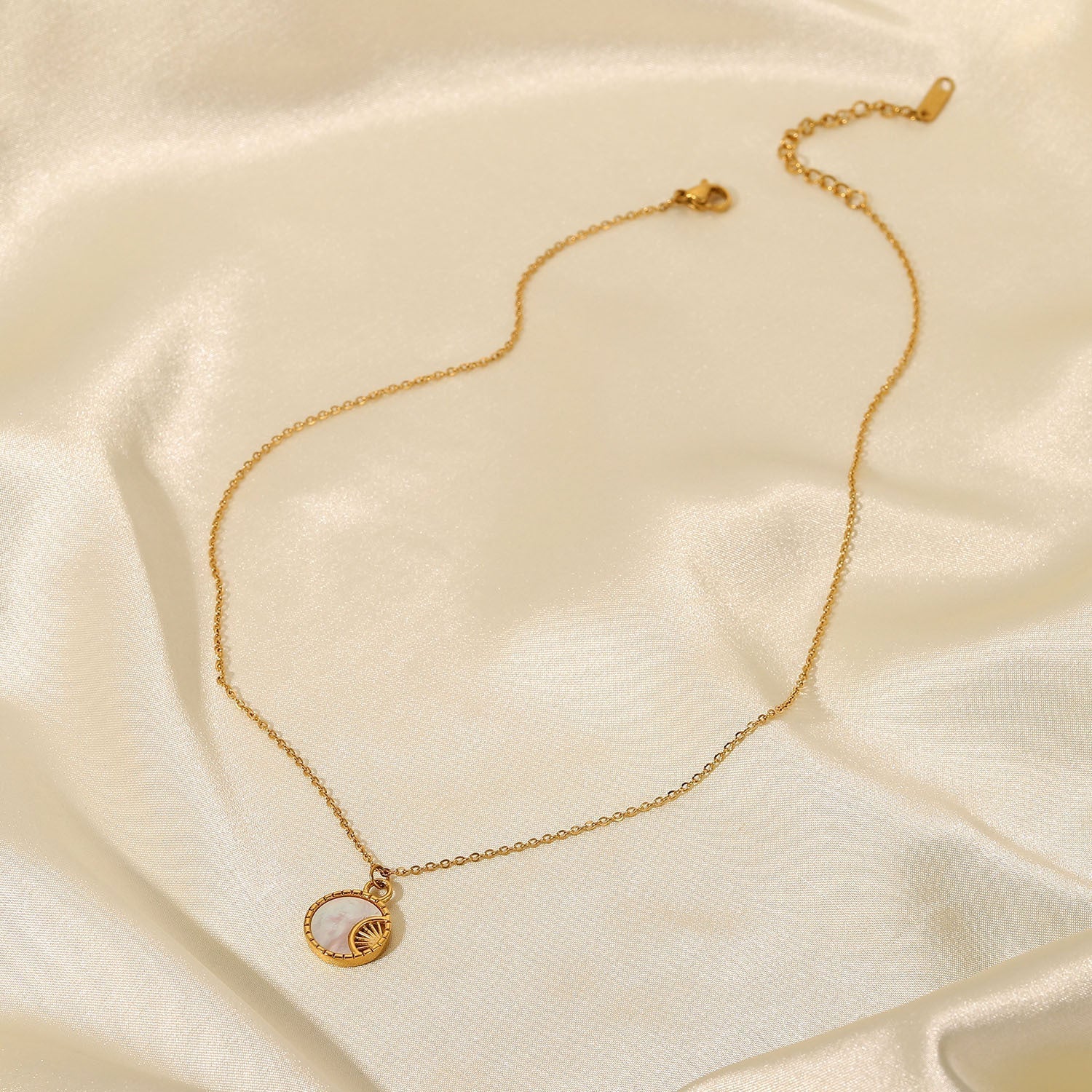 PURELY YOURS - BROOKLYN FRESHWATER PEARL NECKLACE