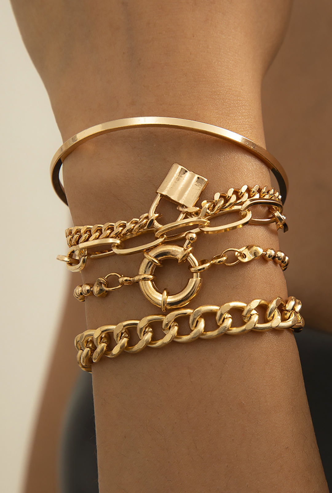 PURELY YOURS - SET OF GOLDEN LAYERED BRACELETS