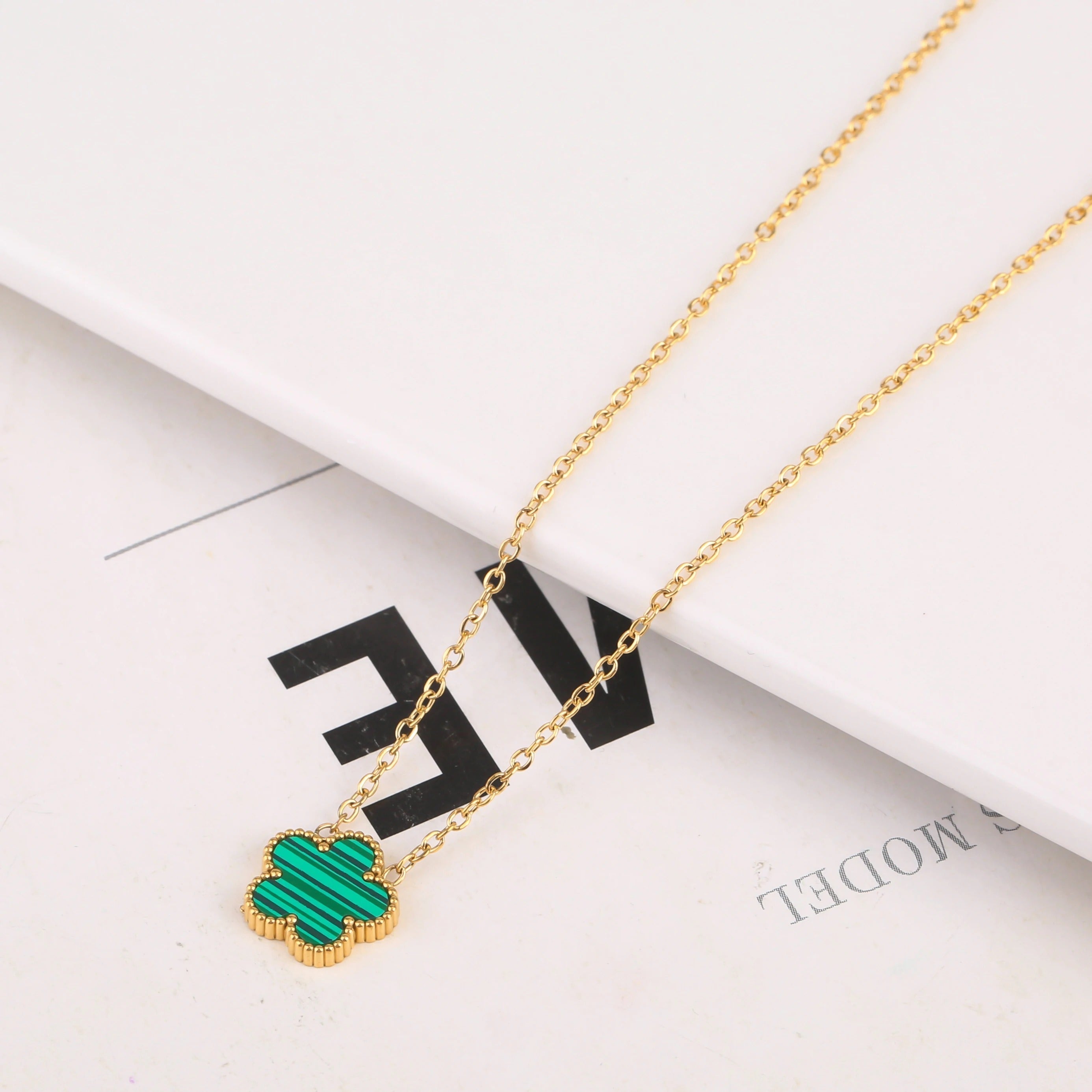 PURELY YOURS - CLOVER | GREEN NECKLACE