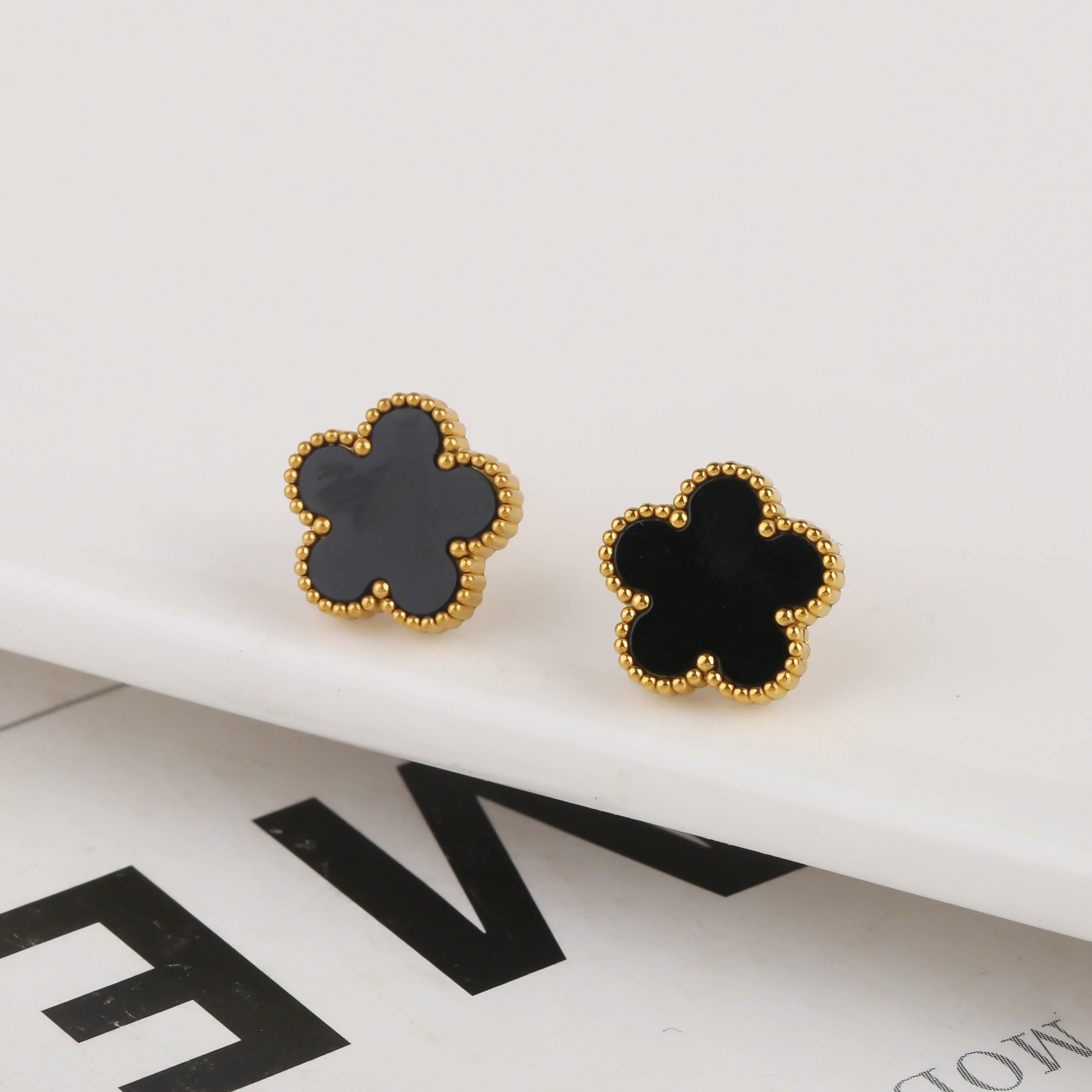 PURELY YOURS - CLOVER | BLACK EARRINGS